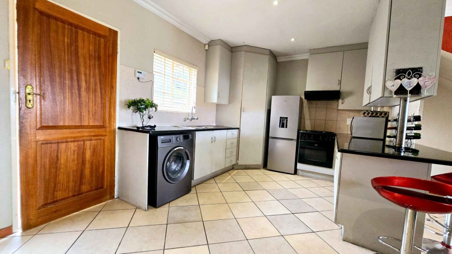 3 Bedroom Property for Sale in La Montagne Gauteng