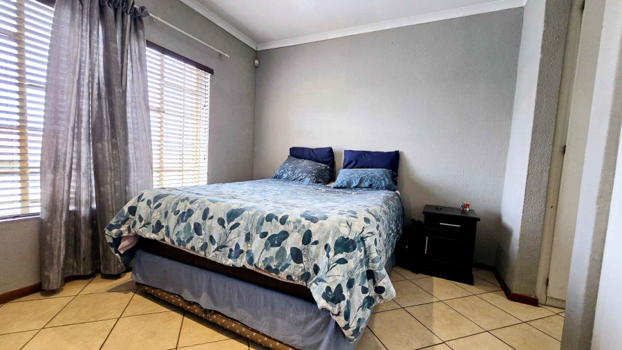 3 Bedroom Property for Sale in La Montagne Gauteng
