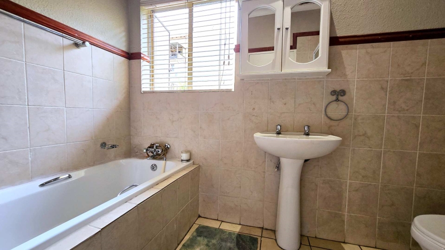 3 Bedroom Property for Sale in La Montagne Gauteng