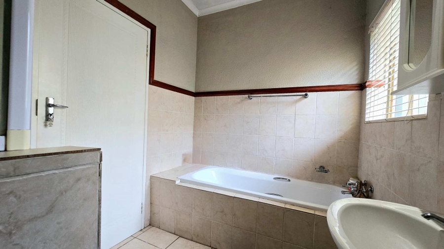 3 Bedroom Property for Sale in La Montagne Gauteng