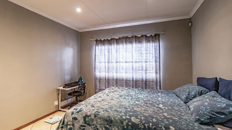 3 Bedroom Property for Sale in La Montagne Gauteng