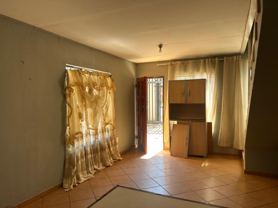 2 Bedroom Property for Sale in Lotus Gardens Gauteng