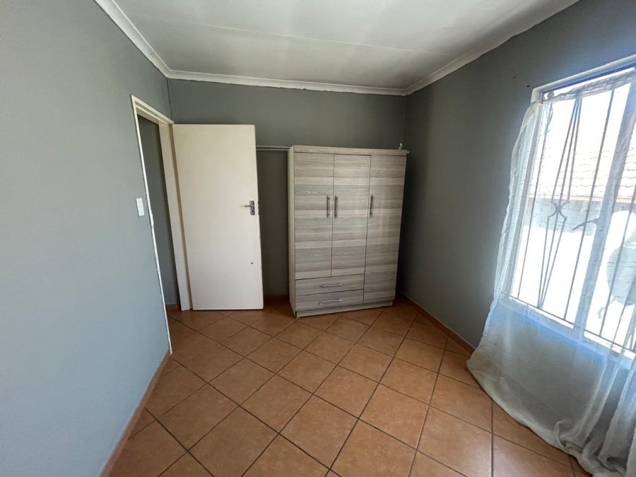2 Bedroom Property for Sale in Lotus Gardens Gauteng