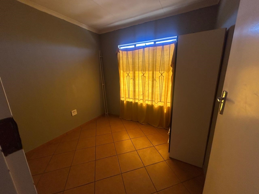 2 Bedroom Property for Sale in Lotus Gardens Gauteng