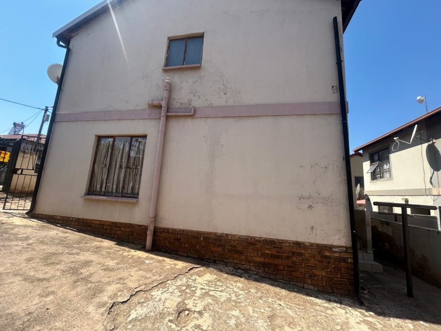 2 Bedroom Property for Sale in Lotus Gardens Gauteng