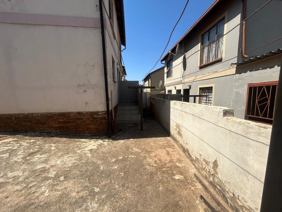 2 Bedroom Property for Sale in Lotus Gardens Gauteng