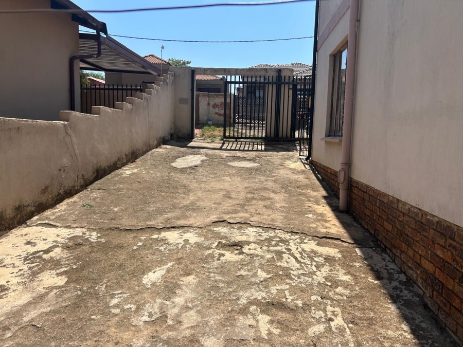 2 Bedroom Property for Sale in Lotus Gardens Gauteng