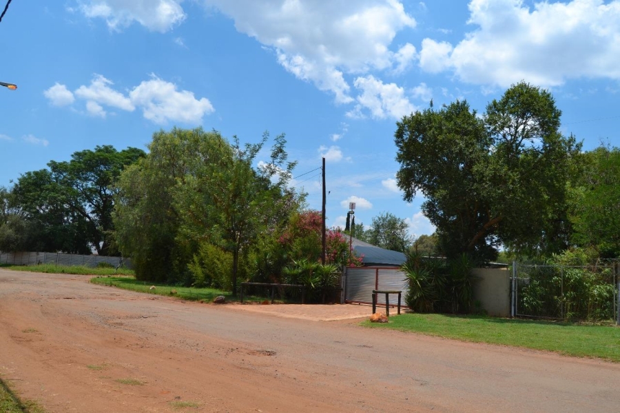 4 Bedroom Property for Sale in Unitas Park Gauteng