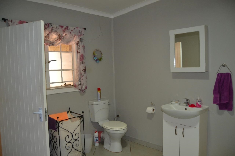 4 Bedroom Property for Sale in Unitas Park Gauteng