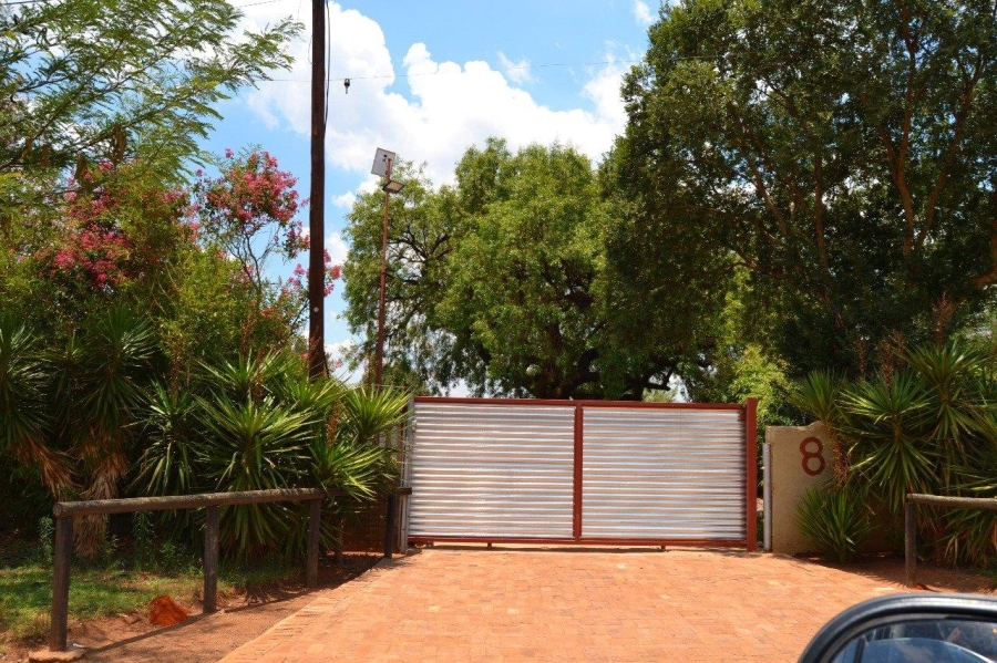 4 Bedroom Property for Sale in Unitas Park Gauteng