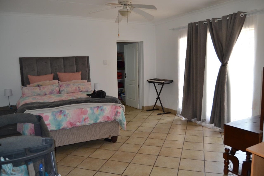 4 Bedroom Property for Sale in Unitas Park Gauteng