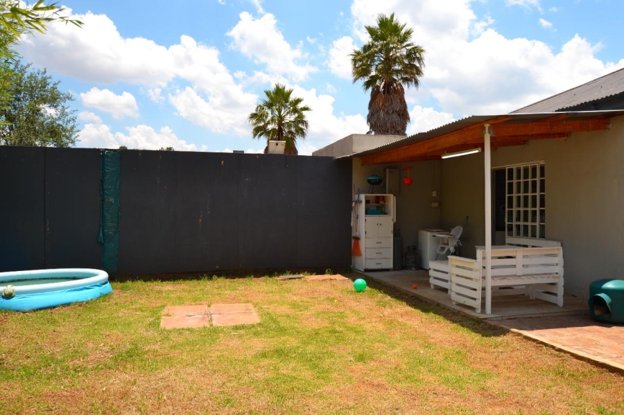 4 Bedroom Property for Sale in Unitas Park Gauteng