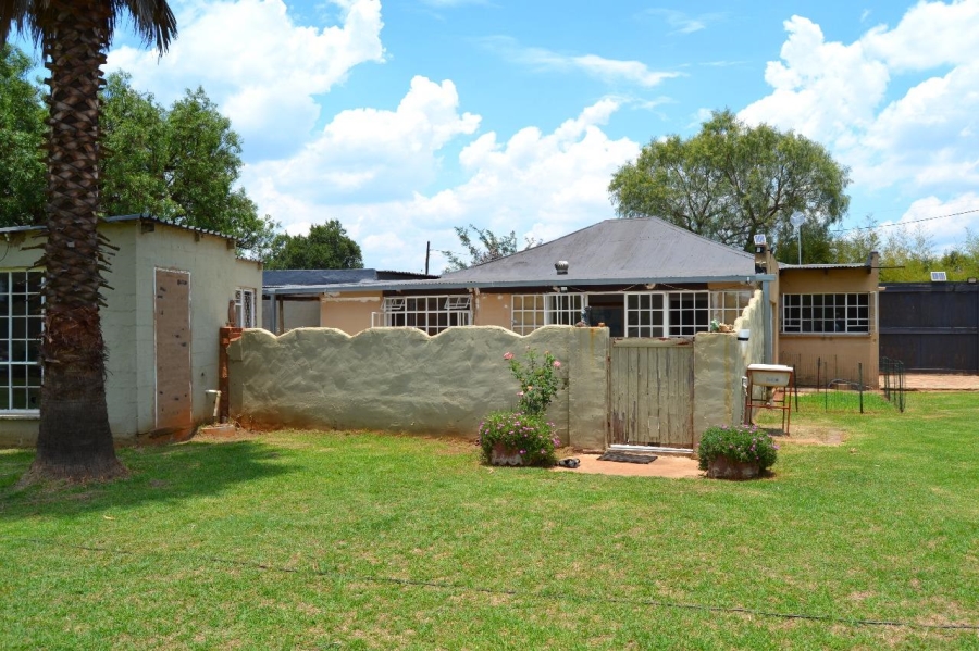 4 Bedroom Property for Sale in Unitas Park Gauteng
