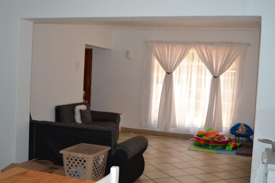 4 Bedroom Property for Sale in Unitas Park Gauteng