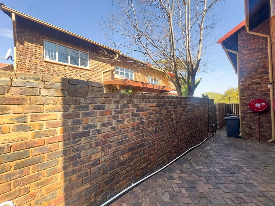 3 Bedroom Property for Sale in Garsfontein Gauteng