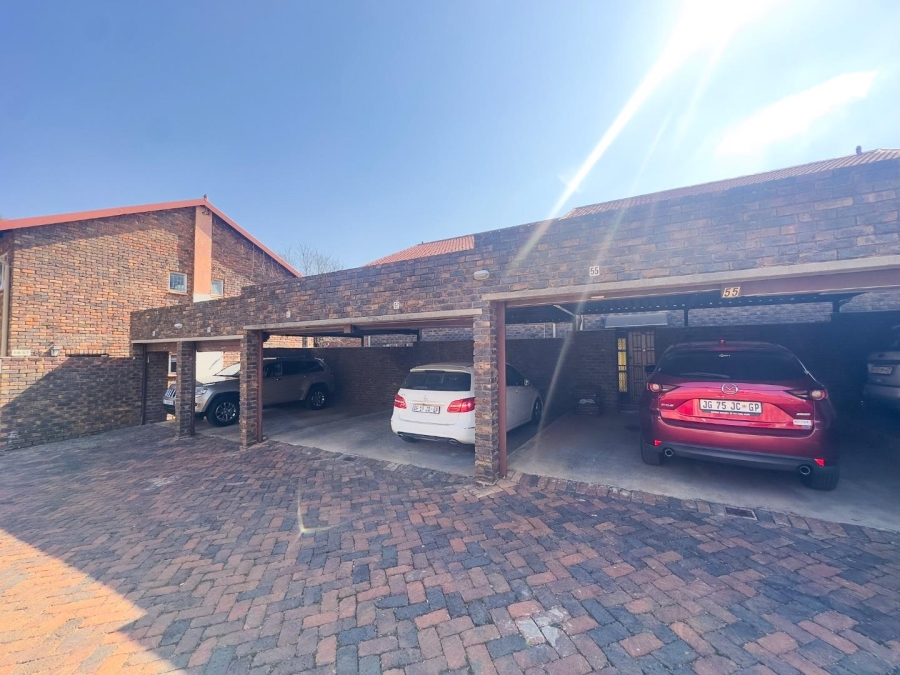 3 Bedroom Property for Sale in Garsfontein Gauteng
