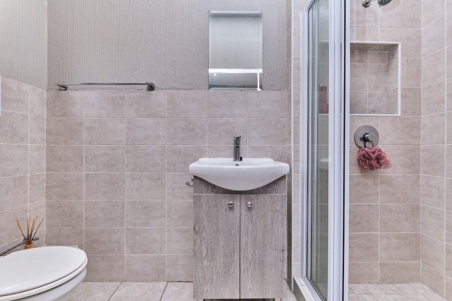2 Bedroom Property for Sale in Wilgeheuwel Gauteng