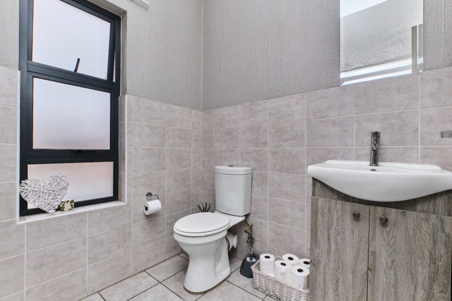 2 Bedroom Property for Sale in Wilgeheuwel Gauteng