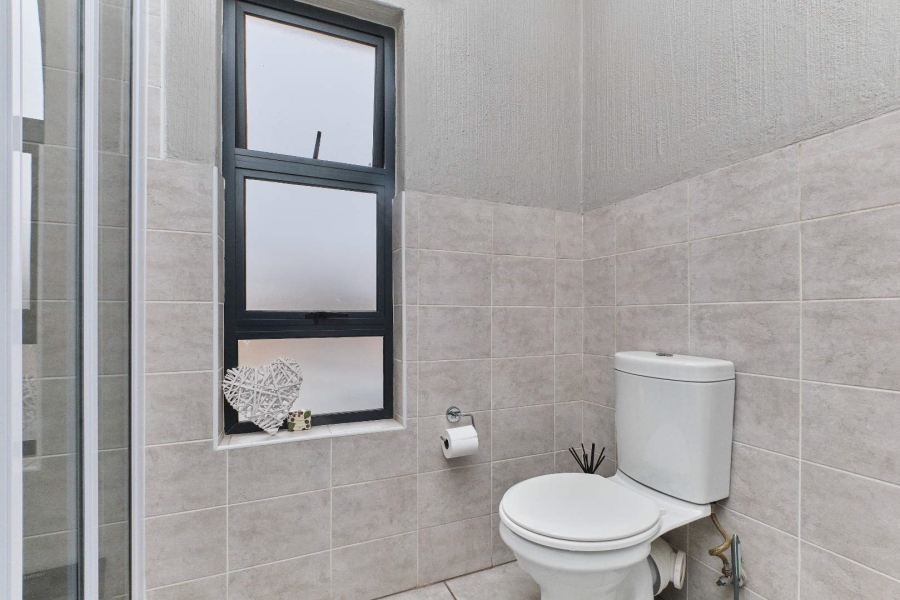 2 Bedroom Property for Sale in Wilgeheuwel Gauteng