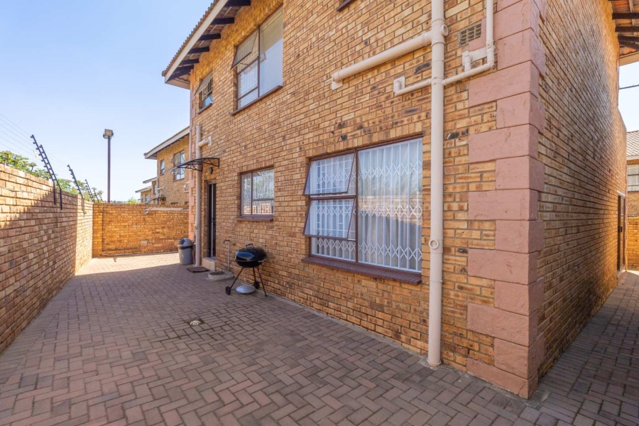 3 Bedroom Property for Sale in Honeydew Manor Gauteng