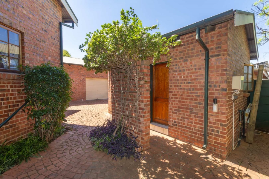 To Let 3 Bedroom Property for Rent in Linden Gauteng