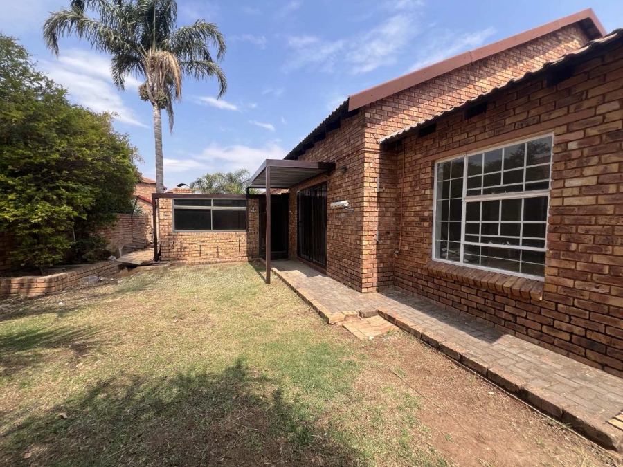 3 Bedroom Property for Sale in Wilgeheuwel Gauteng