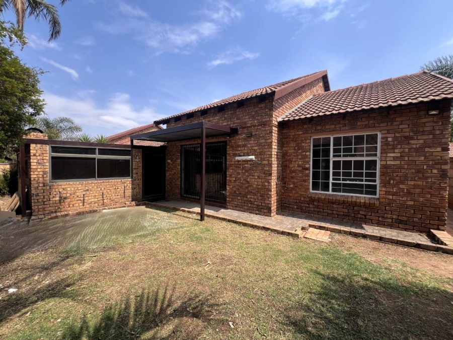 3 Bedroom Property for Sale in Wilgeheuwel Gauteng