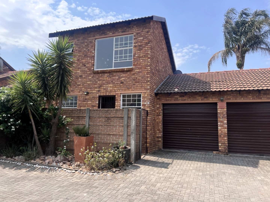 3 Bedroom Property for Sale in Wilgeheuwel Gauteng