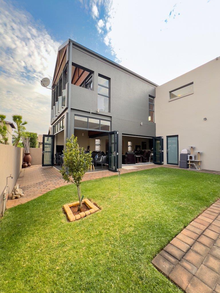 4 Bedroom Property for Sale in Midstream Ridge Gauteng