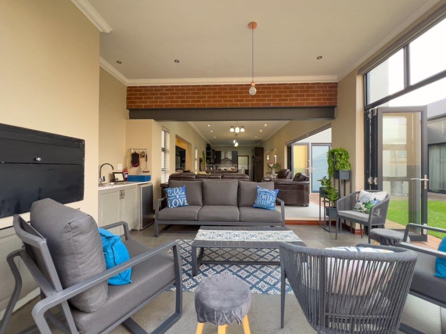 4 Bedroom Property for Sale in Midstream Ridge Gauteng