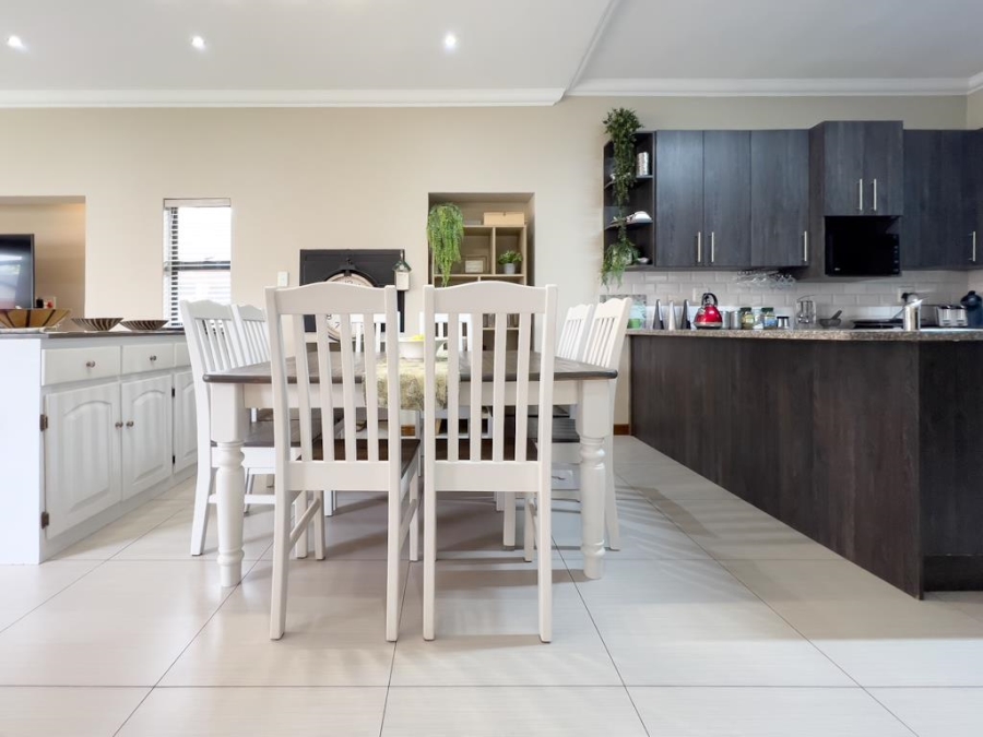 4 Bedroom Property for Sale in Midstream Ridge Gauteng