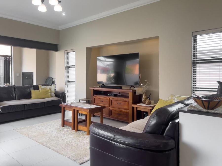 4 Bedroom Property for Sale in Midstream Ridge Gauteng
