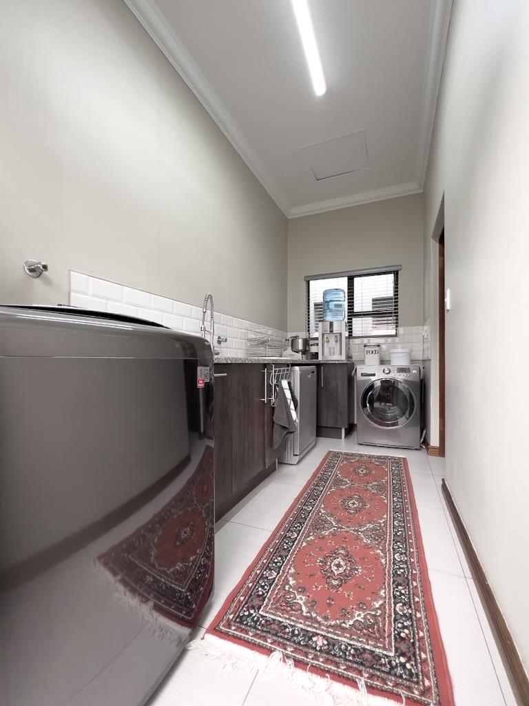 4 Bedroom Property for Sale in Midstream Ridge Gauteng