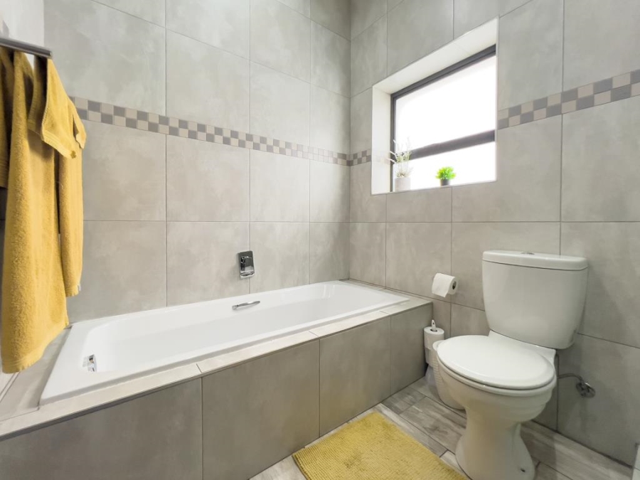 4 Bedroom Property for Sale in Midstream Ridge Gauteng