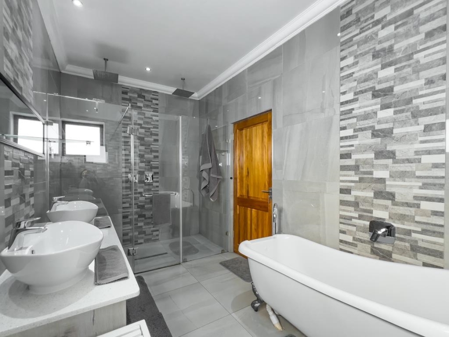 4 Bedroom Property for Sale in Midstream Ridge Gauteng