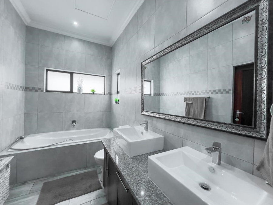 4 Bedroom Property for Sale in Midstream Ridge Gauteng