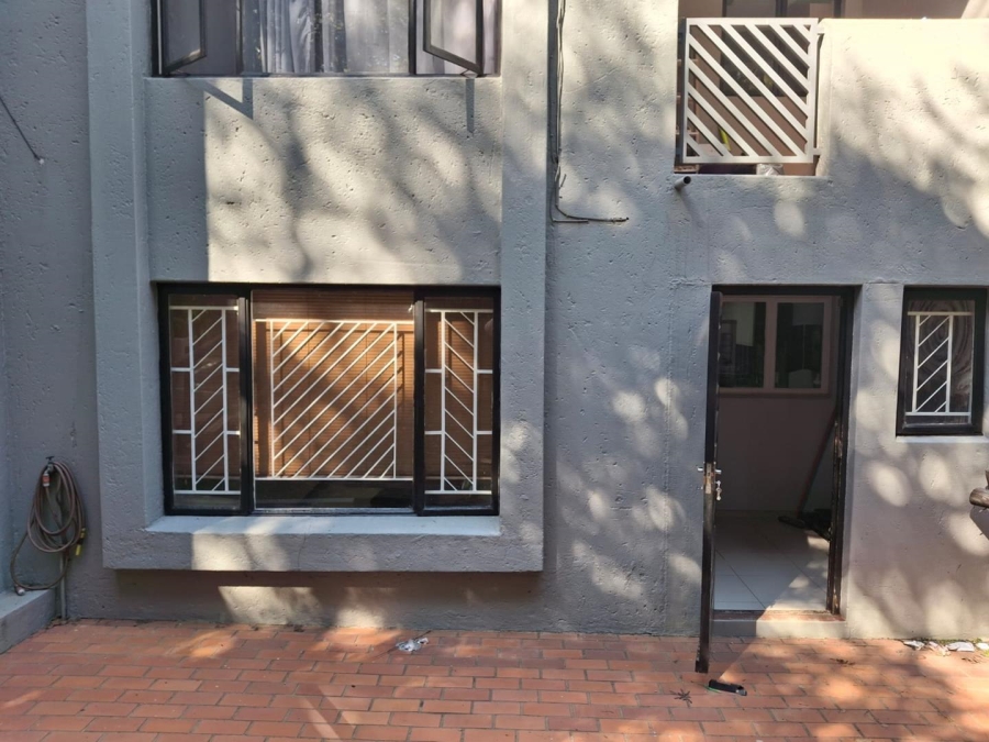 To Let 1 Bedroom Property for Rent in Benmore Gauteng