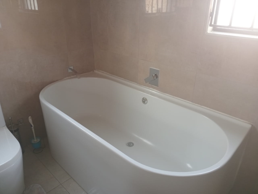 3 Bedroom Property for Sale in Alveda Park Gauteng