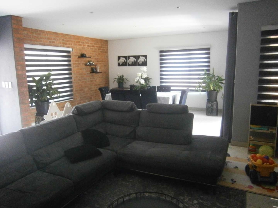 4 Bedroom Property for Sale in Brackenhurst Gauteng
