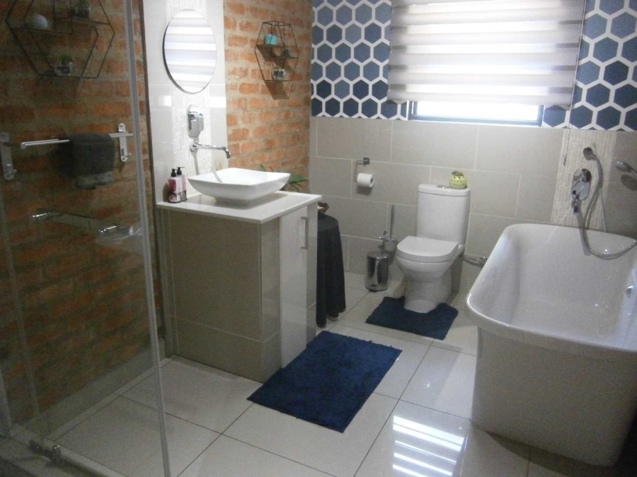 4 Bedroom Property for Sale in Brackenhurst Gauteng