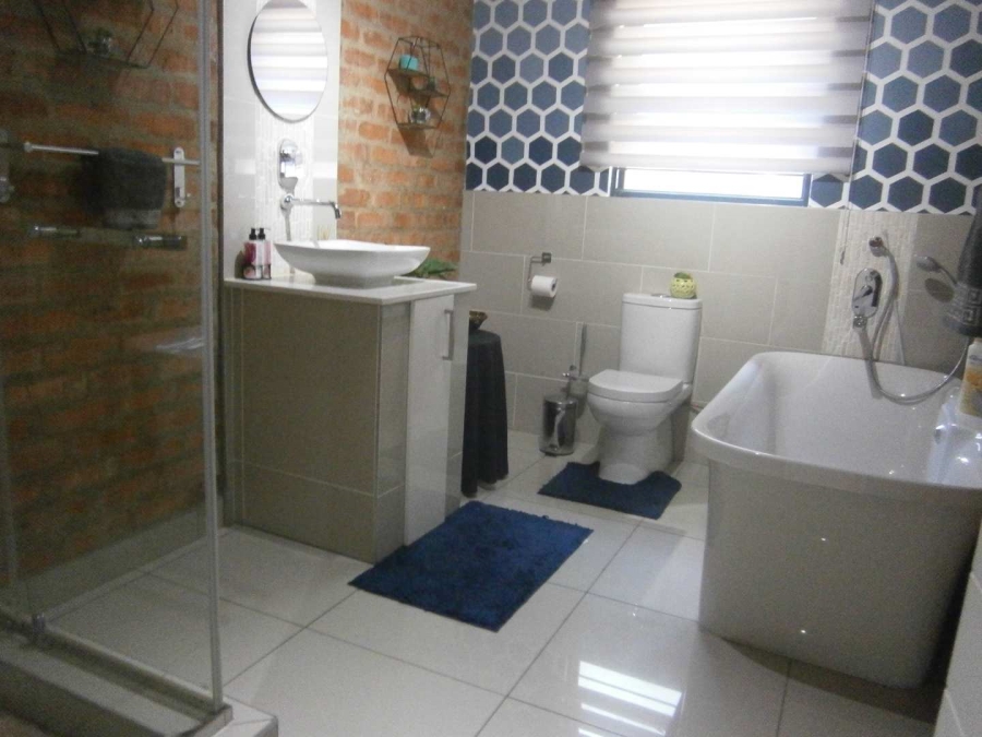 4 Bedroom Property for Sale in Brackenhurst Gauteng