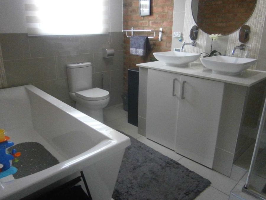 4 Bedroom Property for Sale in Brackenhurst Gauteng