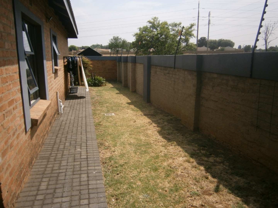 4 Bedroom Property for Sale in Brackenhurst Gauteng