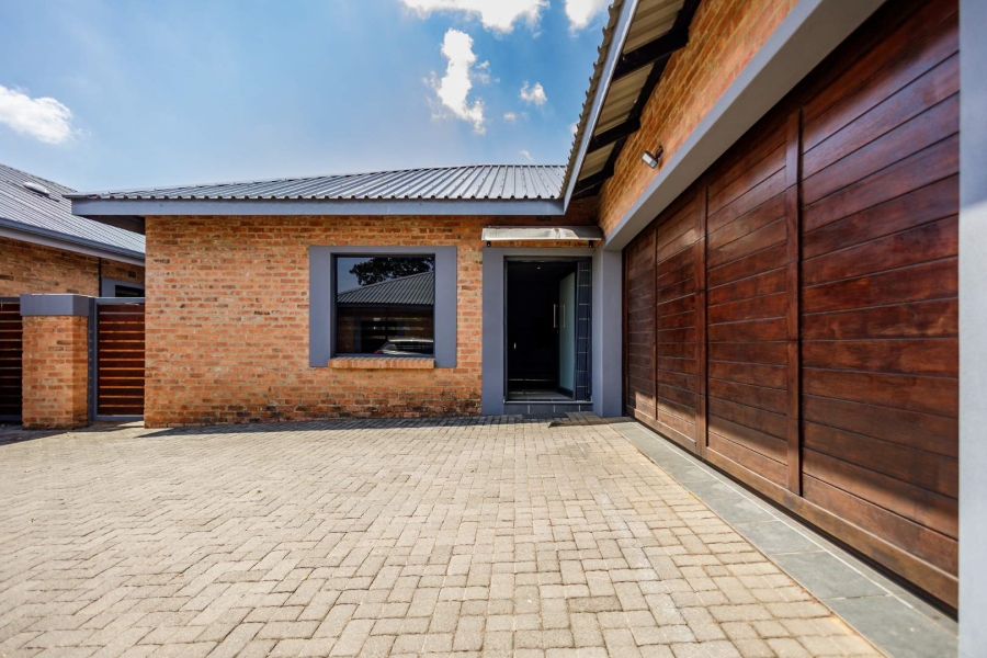 4 Bedroom Property for Sale in Brackenhurst Gauteng