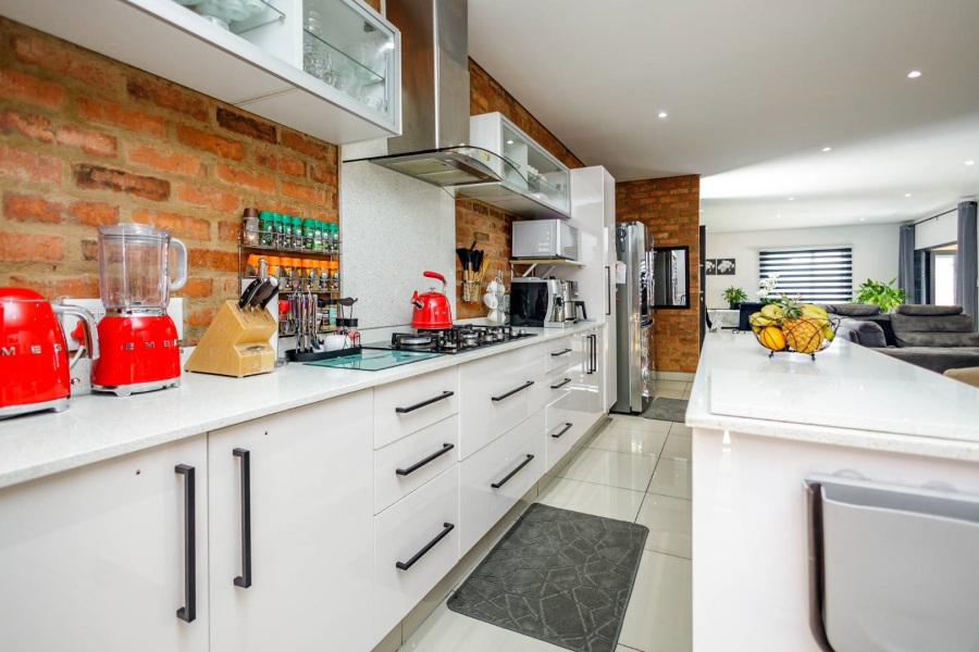 4 Bedroom Property for Sale in Brackenhurst Gauteng