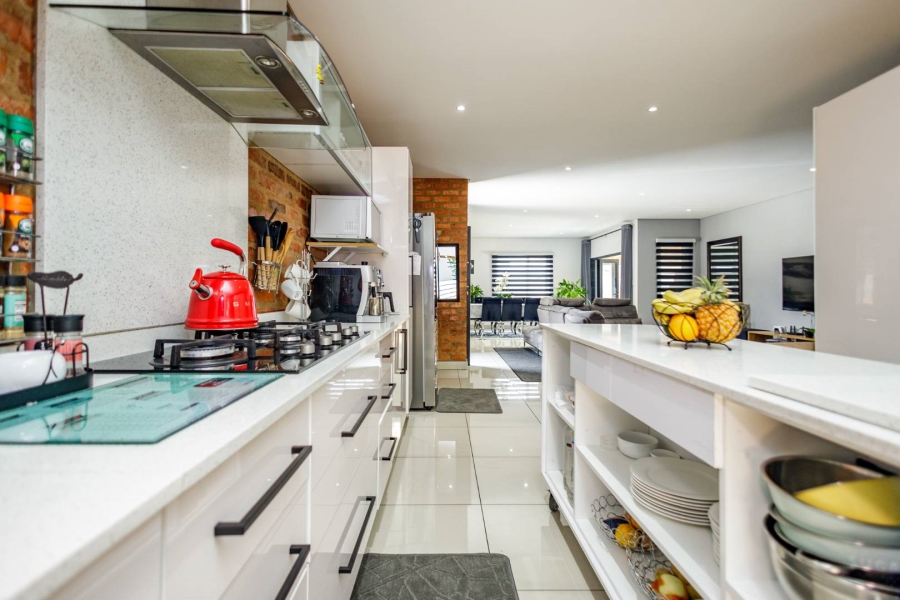 4 Bedroom Property for Sale in Brackenhurst Gauteng