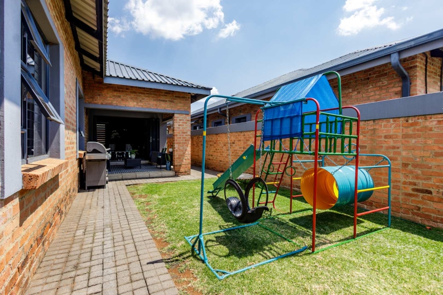 4 Bedroom Property for Sale in Brackenhurst Gauteng