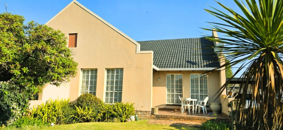 2 Bedroom Property for Sale in Albertsdal Gauteng