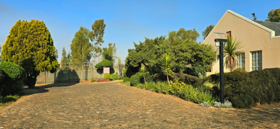 2 Bedroom Property for Sale in Albertsdal Gauteng
