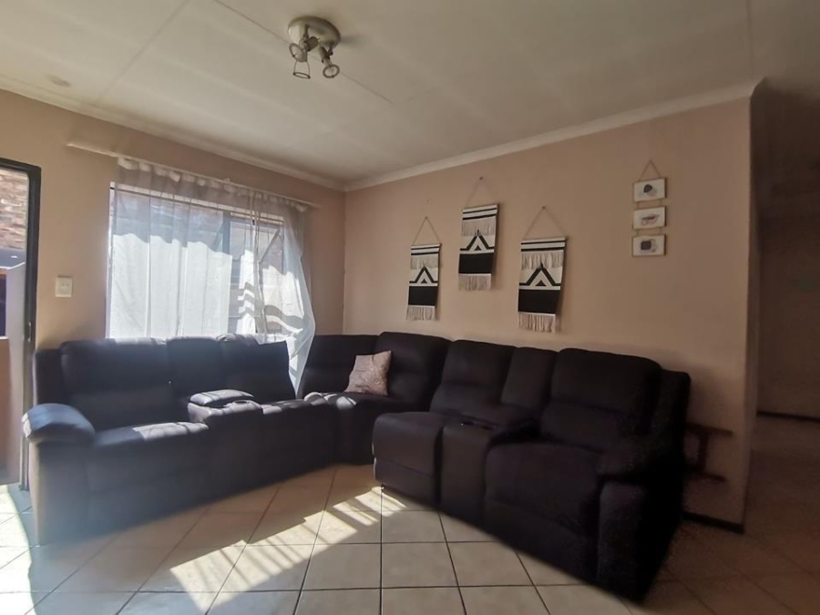 3 Bedroom Property for Sale in Albertsdal Gauteng